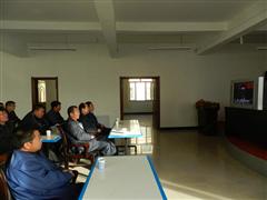 兴泰煤化公司组织员工观看十八大会议